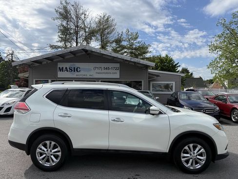 Used 2016 Nissan Rogue SV w/ SV Premium Package AWD/4WD image 3