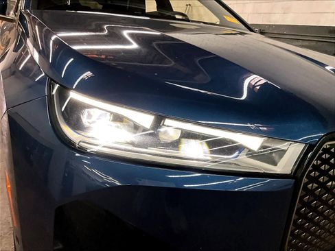 Used 2022 BMW iX xDrive50 w/ Premium Package AWD/4WD image 30