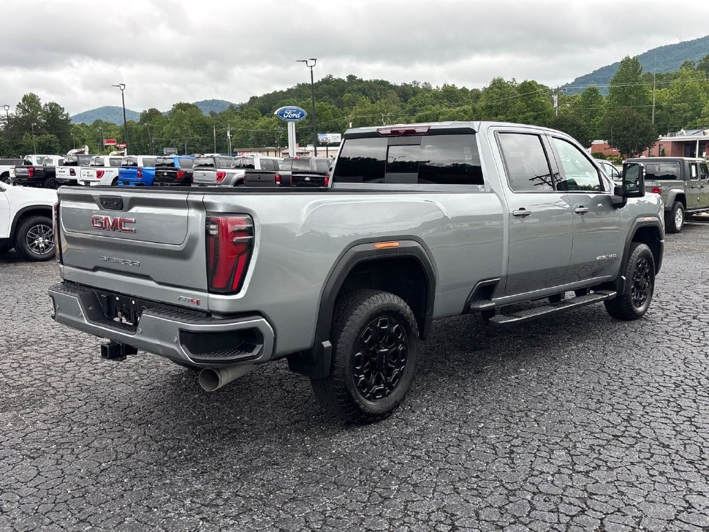 Used 2024 GMC Sierra 2500 AT4 w/ AT4 Preferred Package AWD/4WD image 9