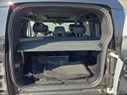 Used 2025 Land Rover Defender 110 V8 image 18