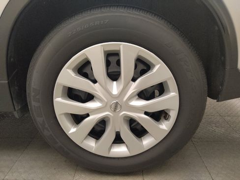 Used 2020 Nissan Rogue S FWD image 31