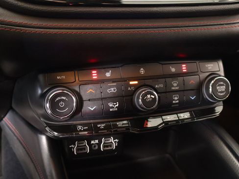 Used 2023 Dodge Durango GT AWD/4WD image 8