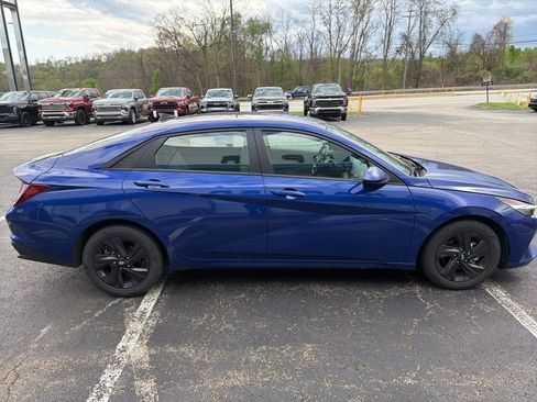 Used 2022 Hyundai Elantra SEL w/ Convenience Package image 2