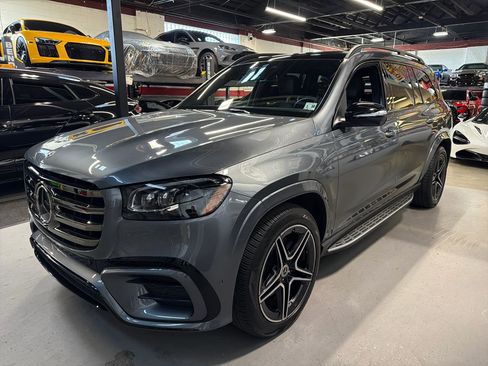 Used 2025 Mercedes-Benz GLS 450 4MATIC image 10