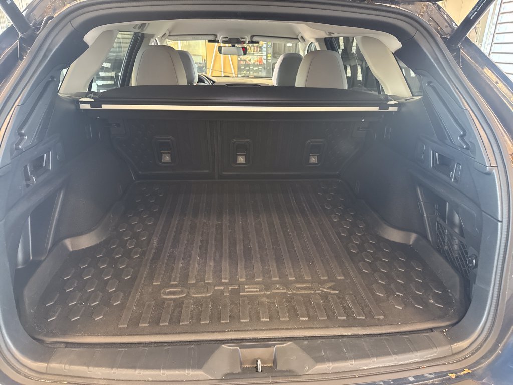 Used 2024 Subaru Outback Premium AWD/4WD image 3