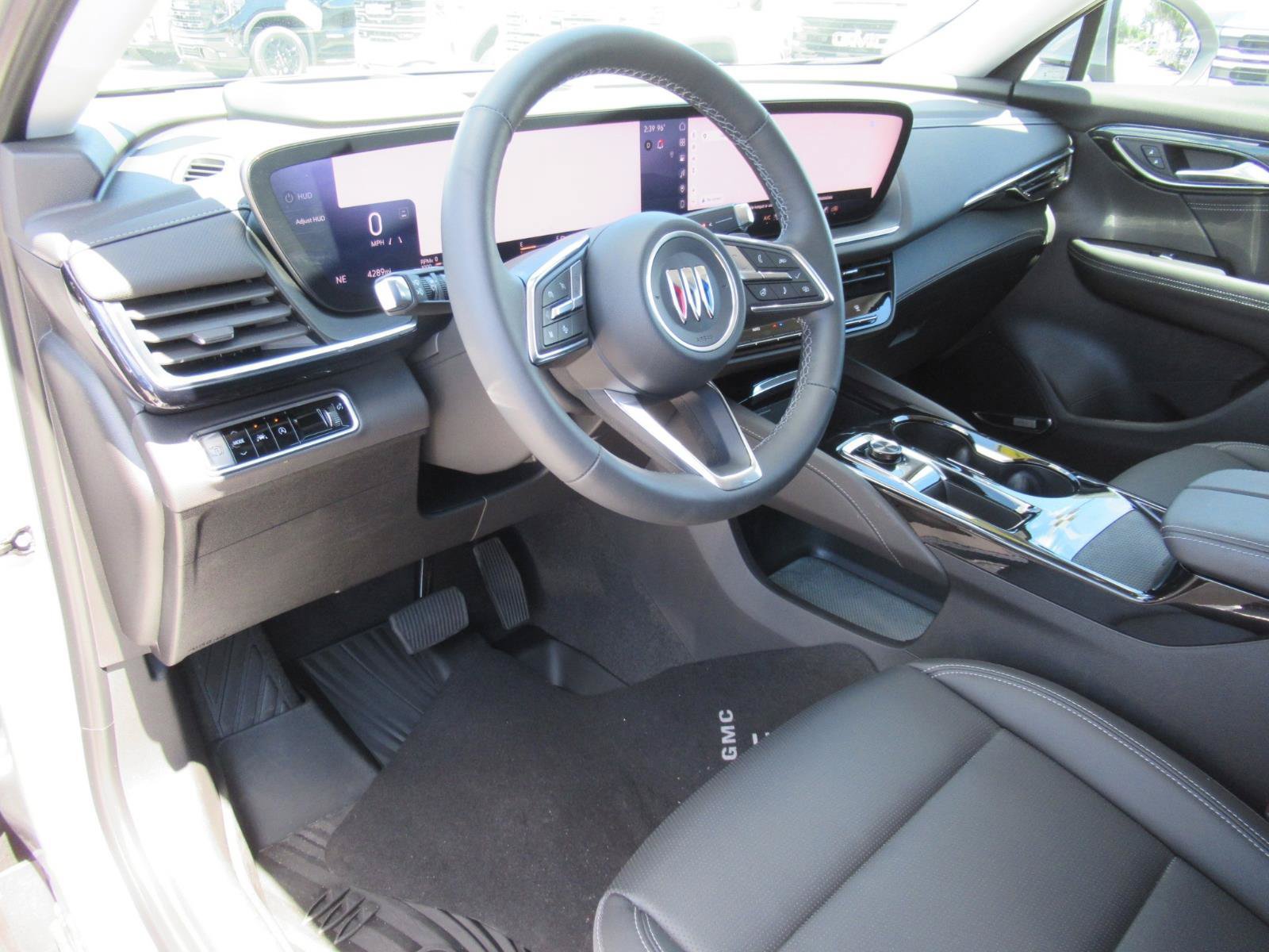 Used 2025 Buick Envision Preferred AWD/4WD image 17