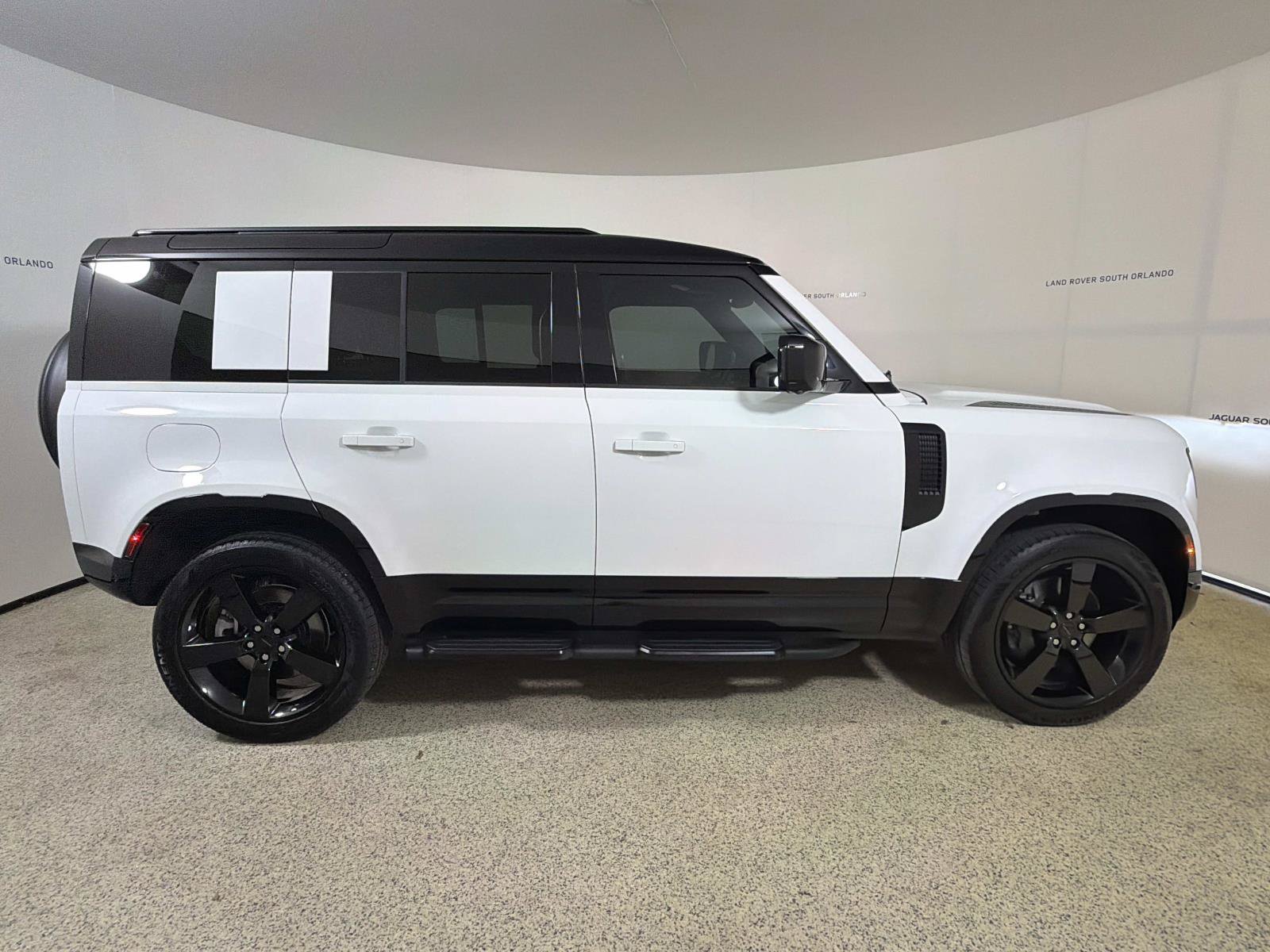 Used 2026 Land Rover Defender 110 X-Dynamic SE AWD/4WD image 6