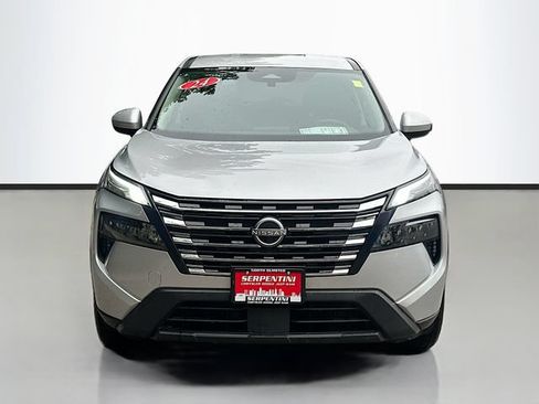 Used 2024 Nissan Rogue SV AWD/4WD image 4
