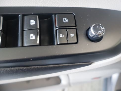 Used 2016 Toyota Highlander Limited image 4