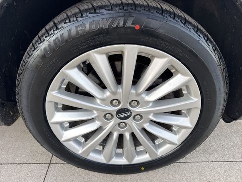 Used 2019 Lincoln MKC Premiere image 18