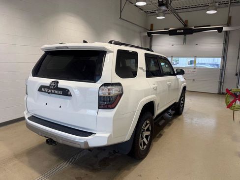 Certified 2022 Toyota 4Runner TRD Off-Road Premium AWD/4WD image 5