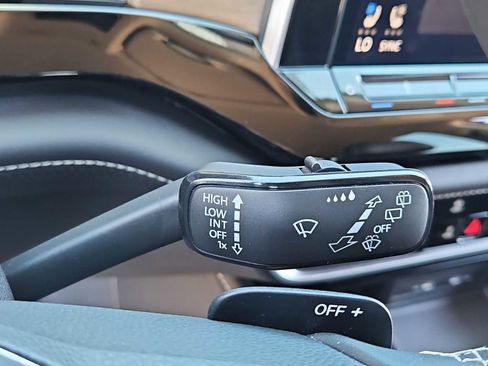 Used 2024 Volkswagen Atlas SE AWD/4WD image 25