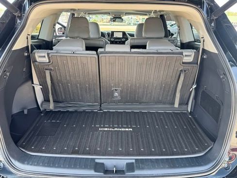 Used 2023 Toyota Highlander XLE image 25