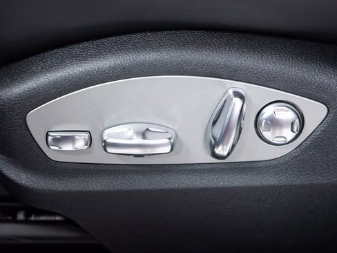 Certified 2026 Porsche Macan AWD/4WD image 23