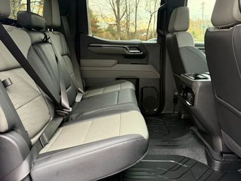 Used 2025 Chevrolet Silverado 1500 ZR2 w/ Technology Package image 21
