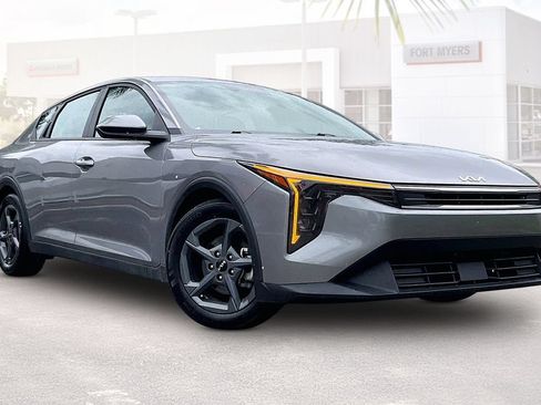 Used 2025 Kia K4 FWD image 1