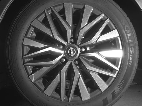 Used 2025 Nissan Altima 2.5 SV FWD image 14
