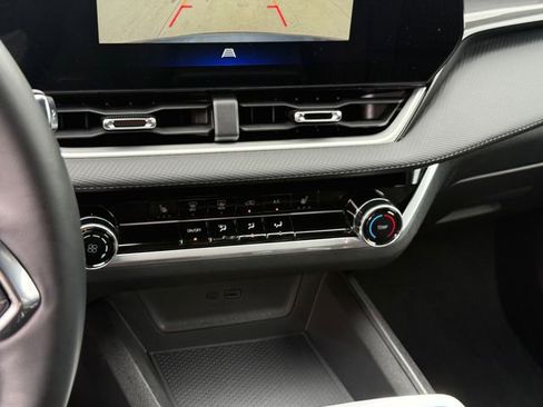 Used 2025 Chevrolet Equinox LT image 23