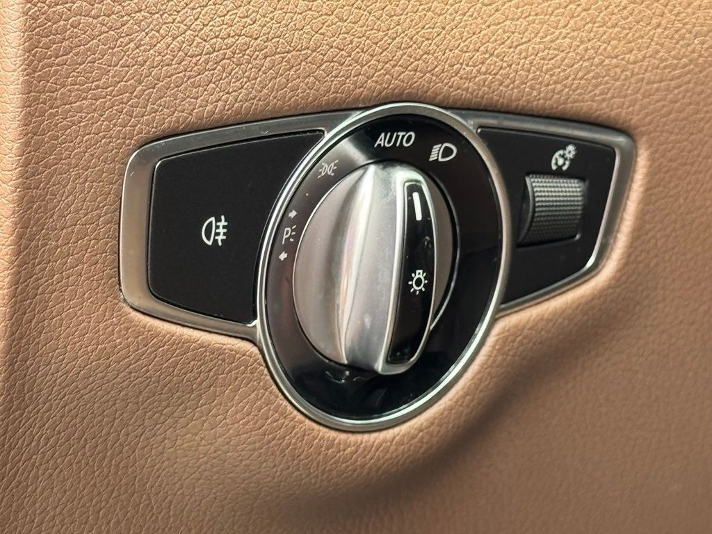 Used 2018 Mercedes-Benz E 400 4MATIC Sedan image 23