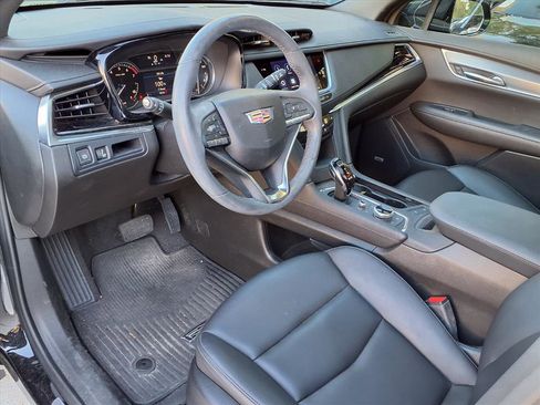 Certified 2024 Cadillac XT6 Luxury image 12