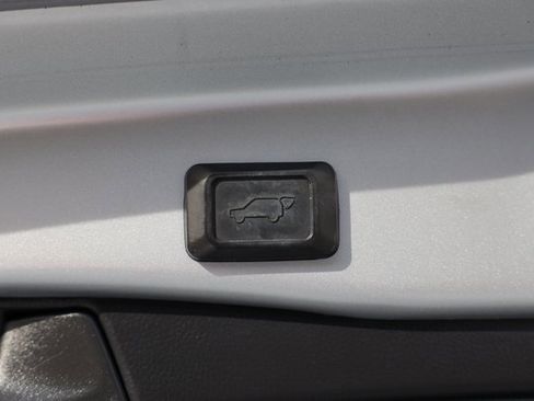 Used 2020 Toyota RAV4 Limited image 13