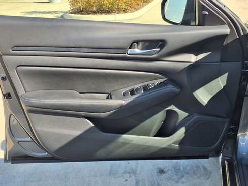 Used 2025 Nissan Altima 2.5 SV image 12