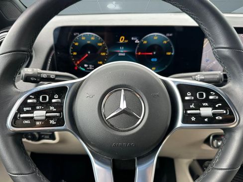 Used 2023 Mercedes-Benz EQB 300 4MATIC image 16