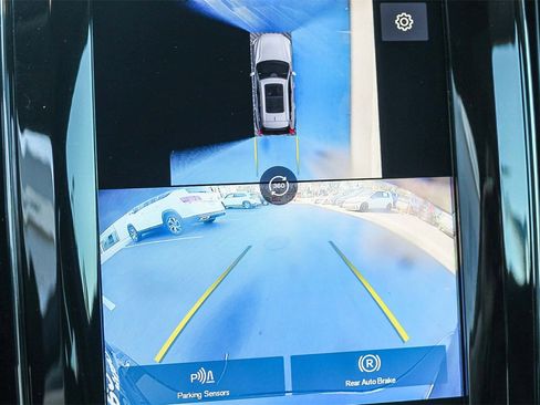 Used 2025 Volvo XC60 B5 Plus image 24