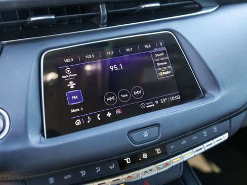 Used 2022 Cadillac XT4 Luxury image 16