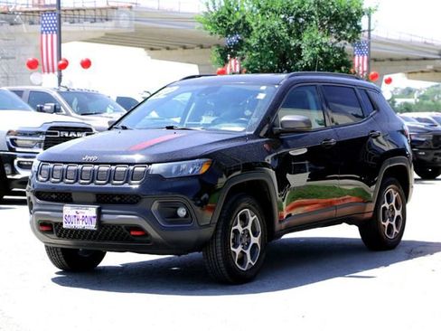Used 2022 Jeep Compass Trailhawk w/ Trailhawk Convenience Group AWD/4WD image 7
