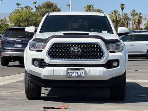 Used 2018 Toyota Tacoma TRD Sport w/ Technology Package RWD image 8