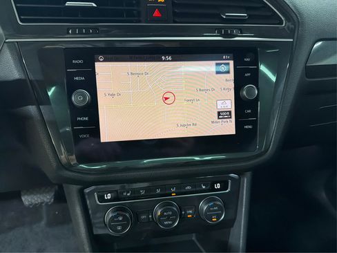 Used 2018 Volkswagen Tiguan SEL Premium FWD image 24