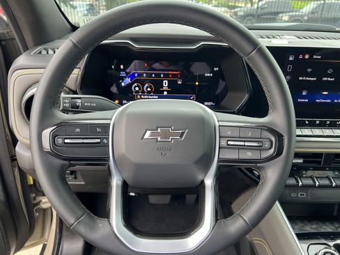 Used 2024 Chevrolet Colorado ZR2 w/ Technology Package AWD/4WD image 6