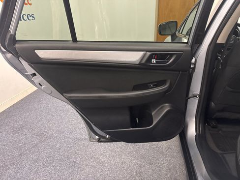 Used 2018 Subaru Outback 2.5i Premium AWD/4WD image 8