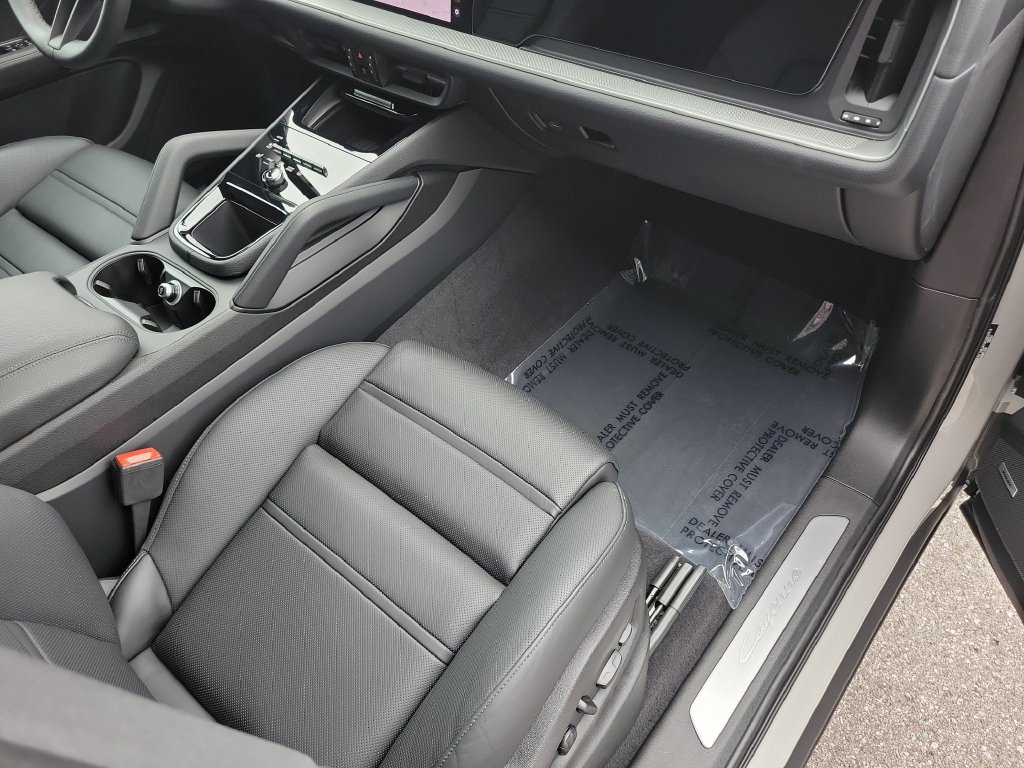 Certified 2024 Porsche Cayenne Coupe AWD/4WD image 19