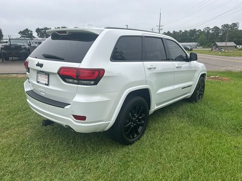 Used 2019 Jeep Grand Cherokee Altitude AWD/4WD image 10