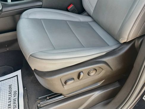 Used 2024 GMC Yukon XL SLT w/ SLT Premium Package AWD/4WD image 24