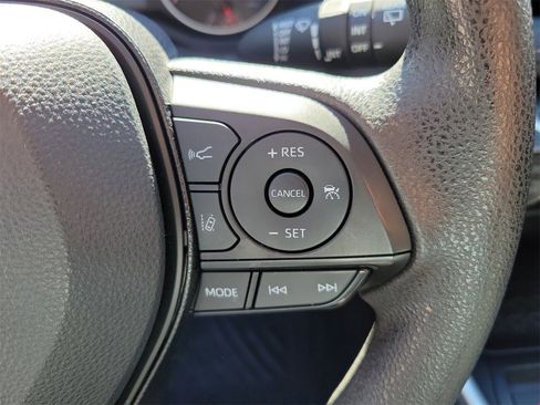 Used 2022 Toyota RAV4 XLE image 22