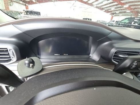 Used 2020 Ford Explorer Platinum w/ Premium Technology Package image 2