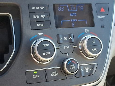 Used 2018 Toyota Sienna XLE image 18