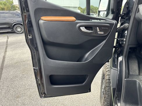 Used 2019 Mercedes-Benz Sprinter 2500 image 44