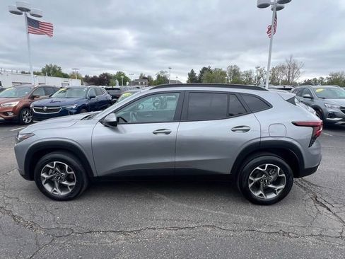 Certified 2024 Chevrolet Trax LT w/ Driver Confidence Package FWD image 2