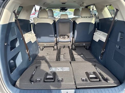 Certified 2025 Kia Carnival EX FWD image 15