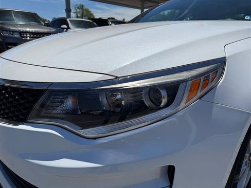 Used 2017 Kia Optima LX FWD image 14