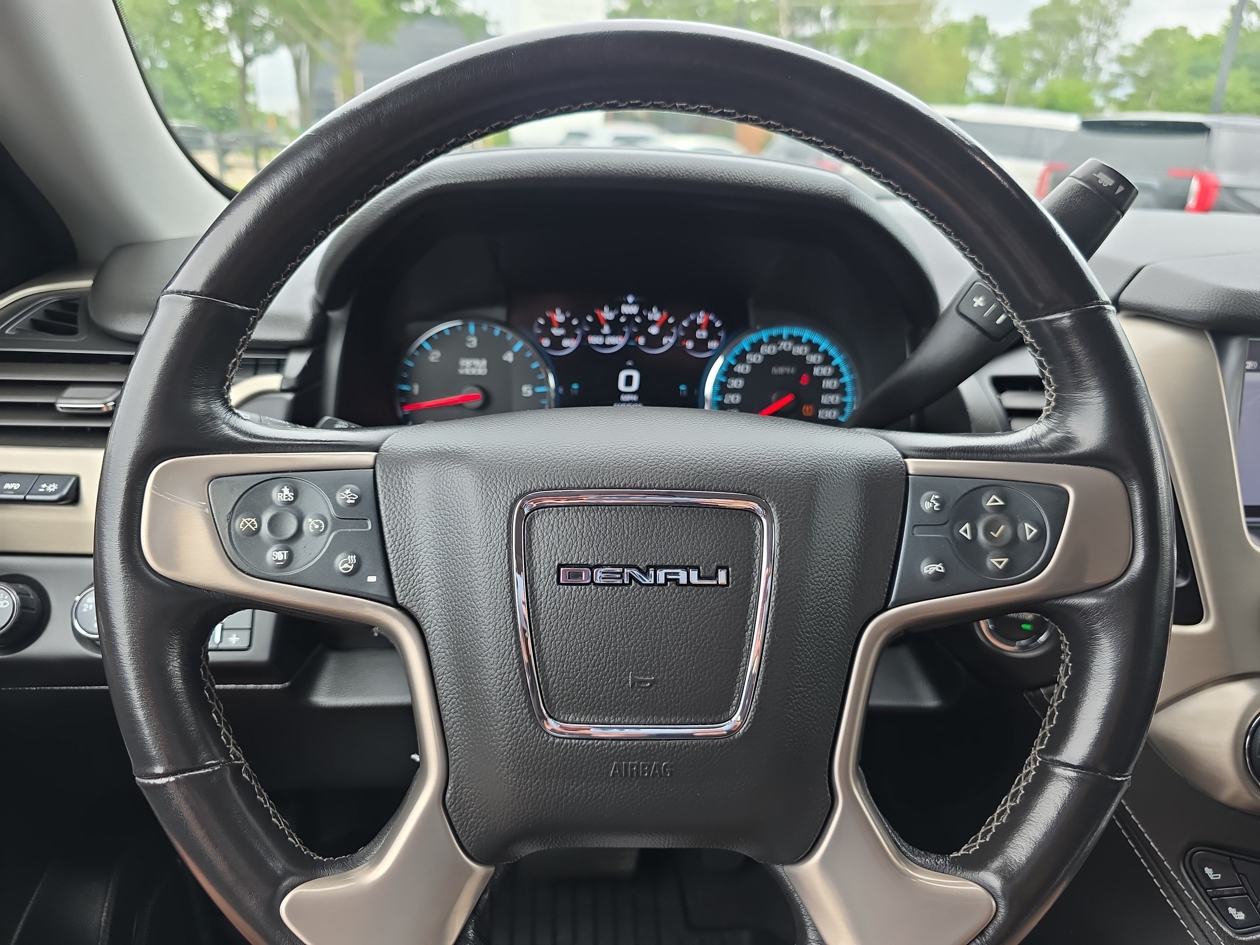 Used 2020 GMC Yukon Denali w/ Denali Premium Package AWD/4WD image 19