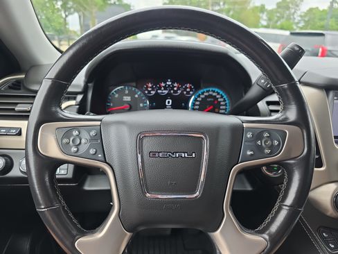 Used 2020 GMC Yukon Denali w/ Denali Premium Package AWD/4WD image 19