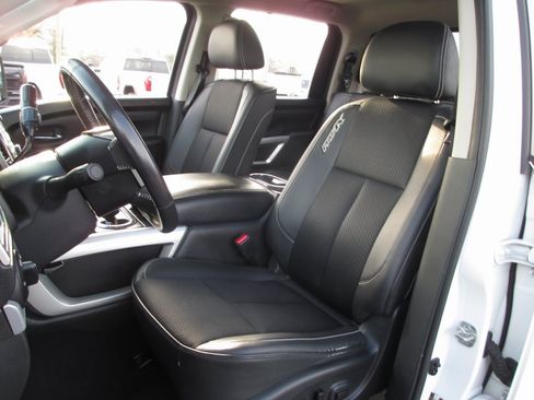 Used 2019 Nissan Titan PRO-4X w/ Pro-4x Utility Package image 16