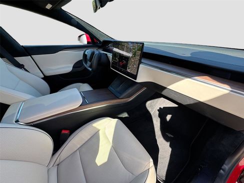 Used 2021 Tesla Model S Plaid image 11