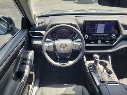 Used 2021 Toyota Highlander Limited AWD/4WD image 14