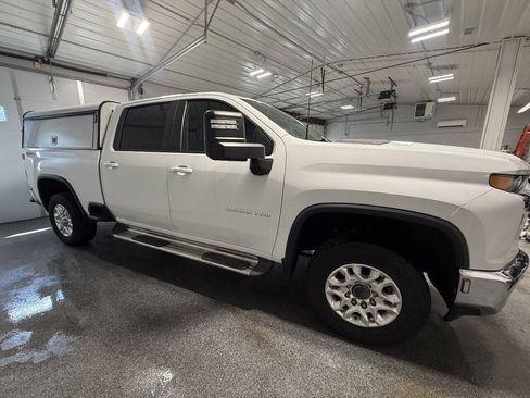 Used 2020 Chevrolet Silverado 2500 LT w/ Convenience Package AWD/4WD image 3
